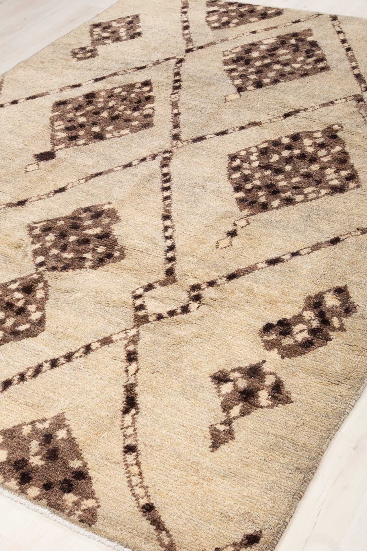 Berber White 214x290