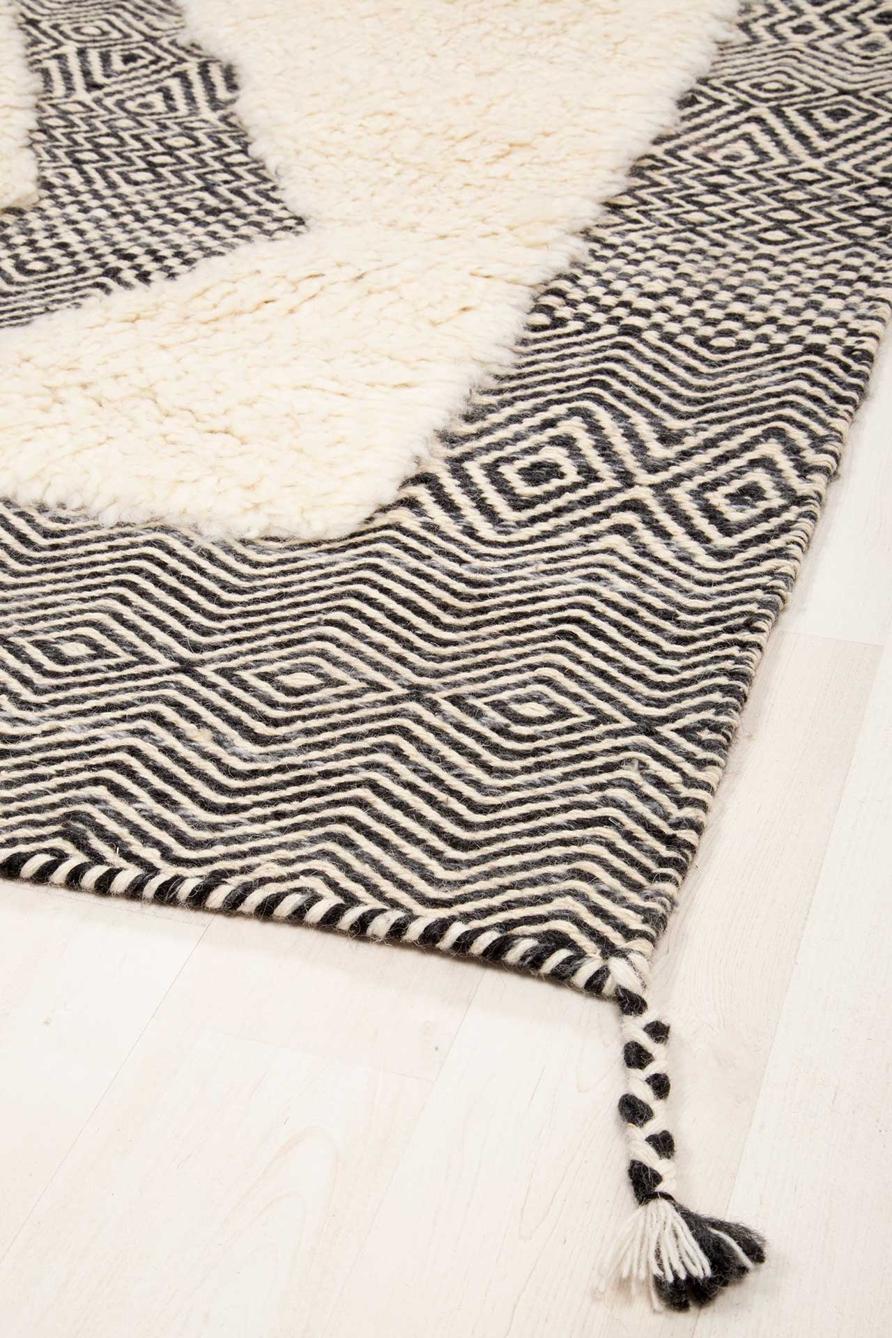 Berber Black White 195x302