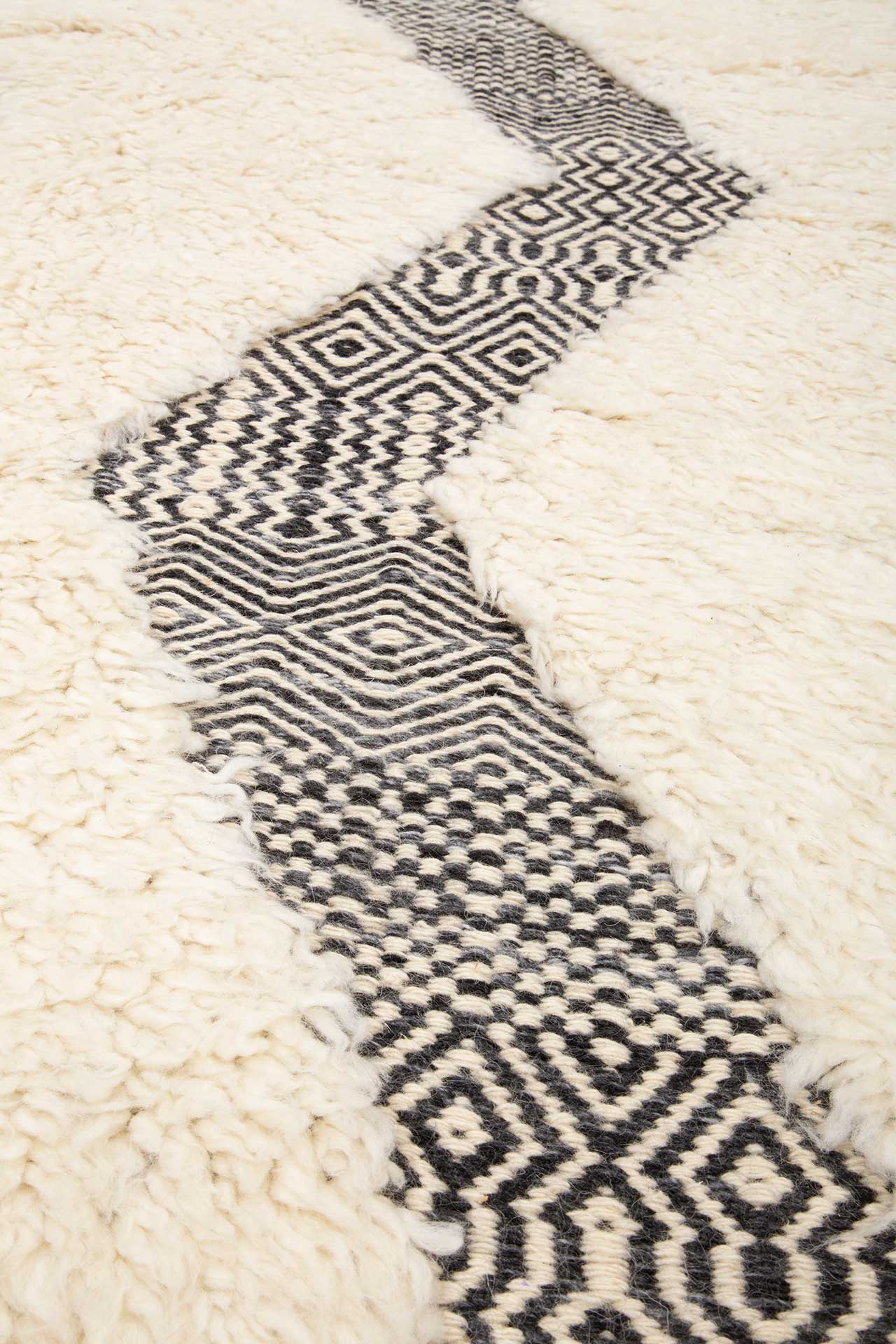 Berber Black White 168x229