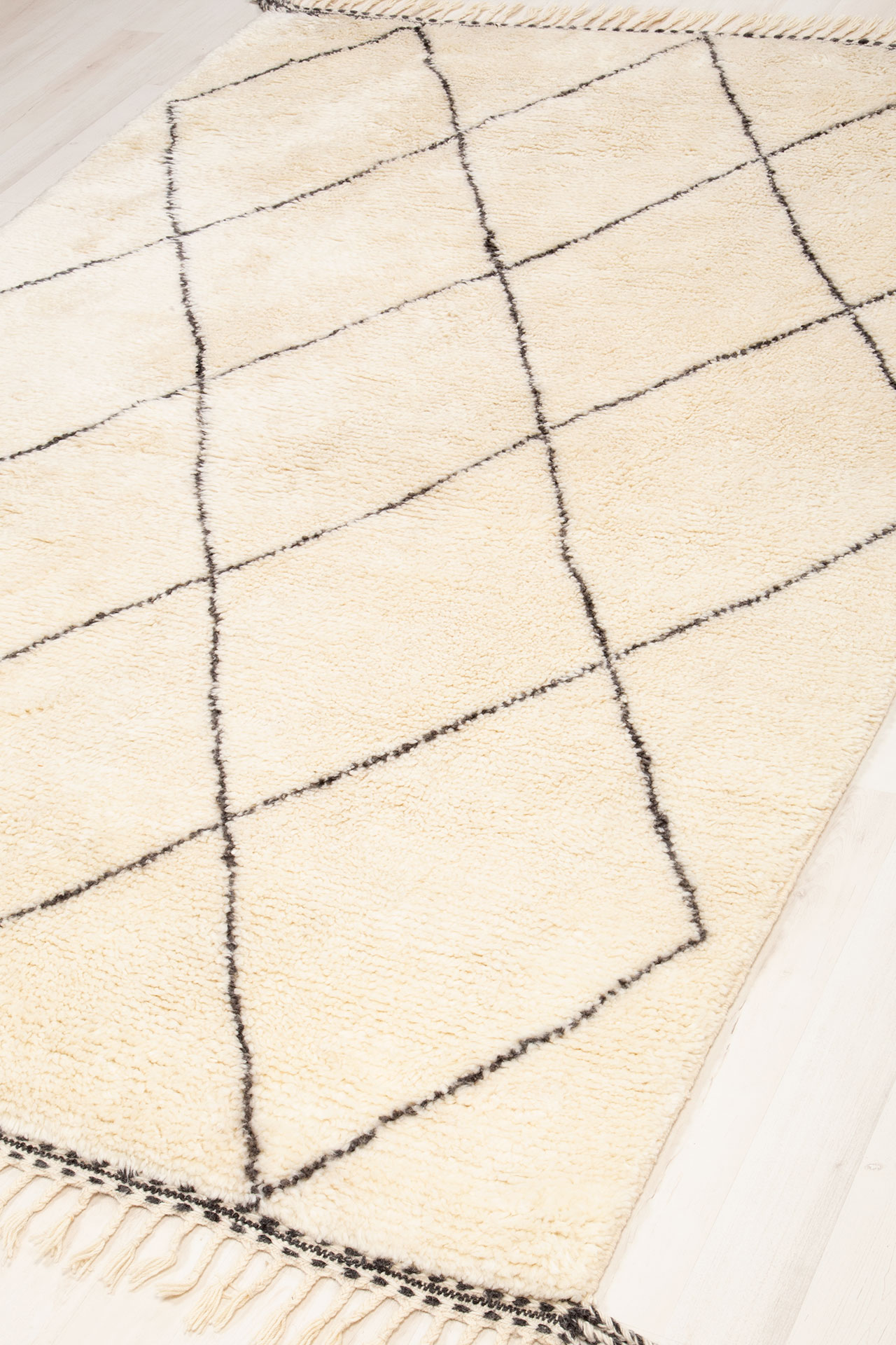 Berber White & Black 201x294