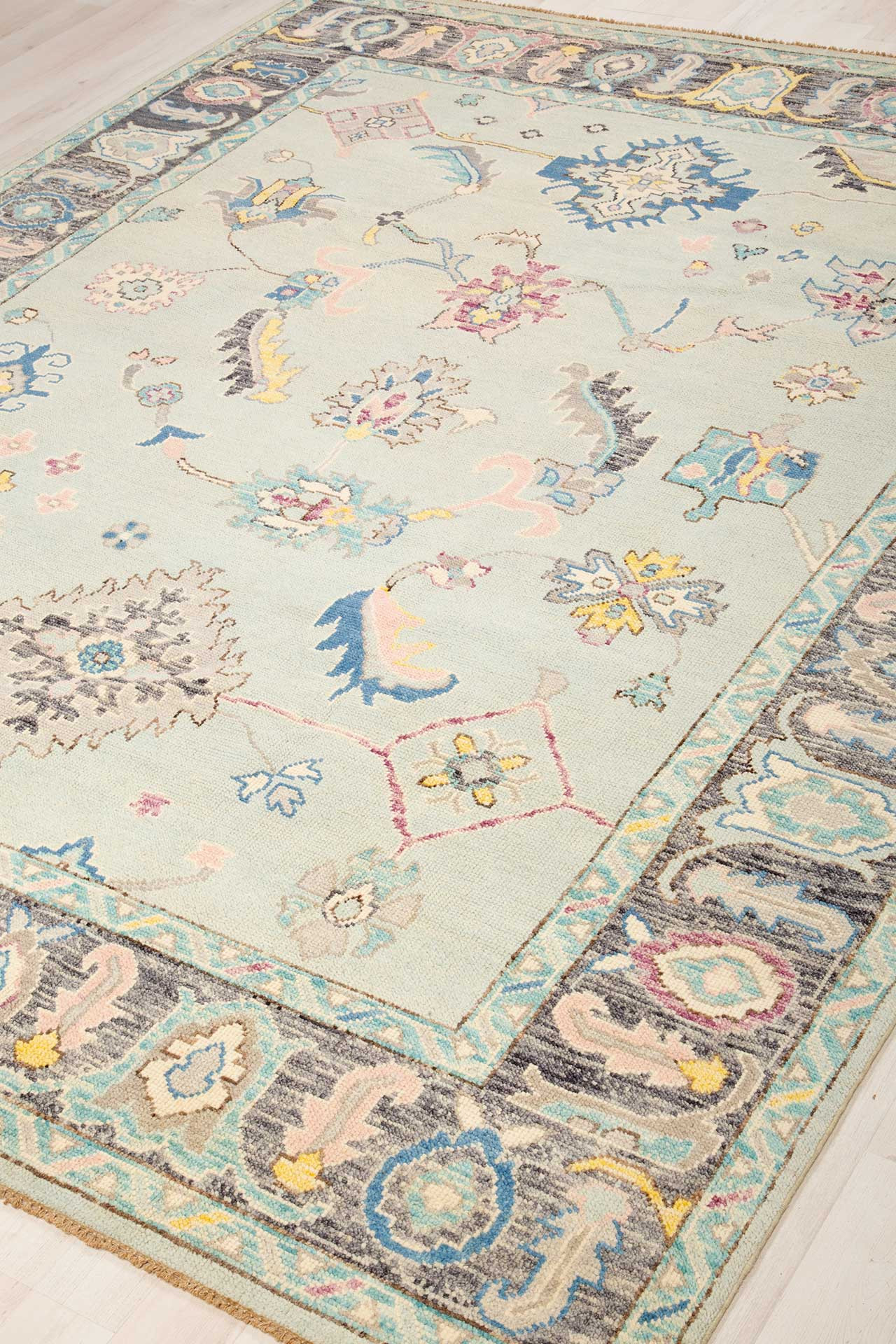 Ushak Multi 252x305